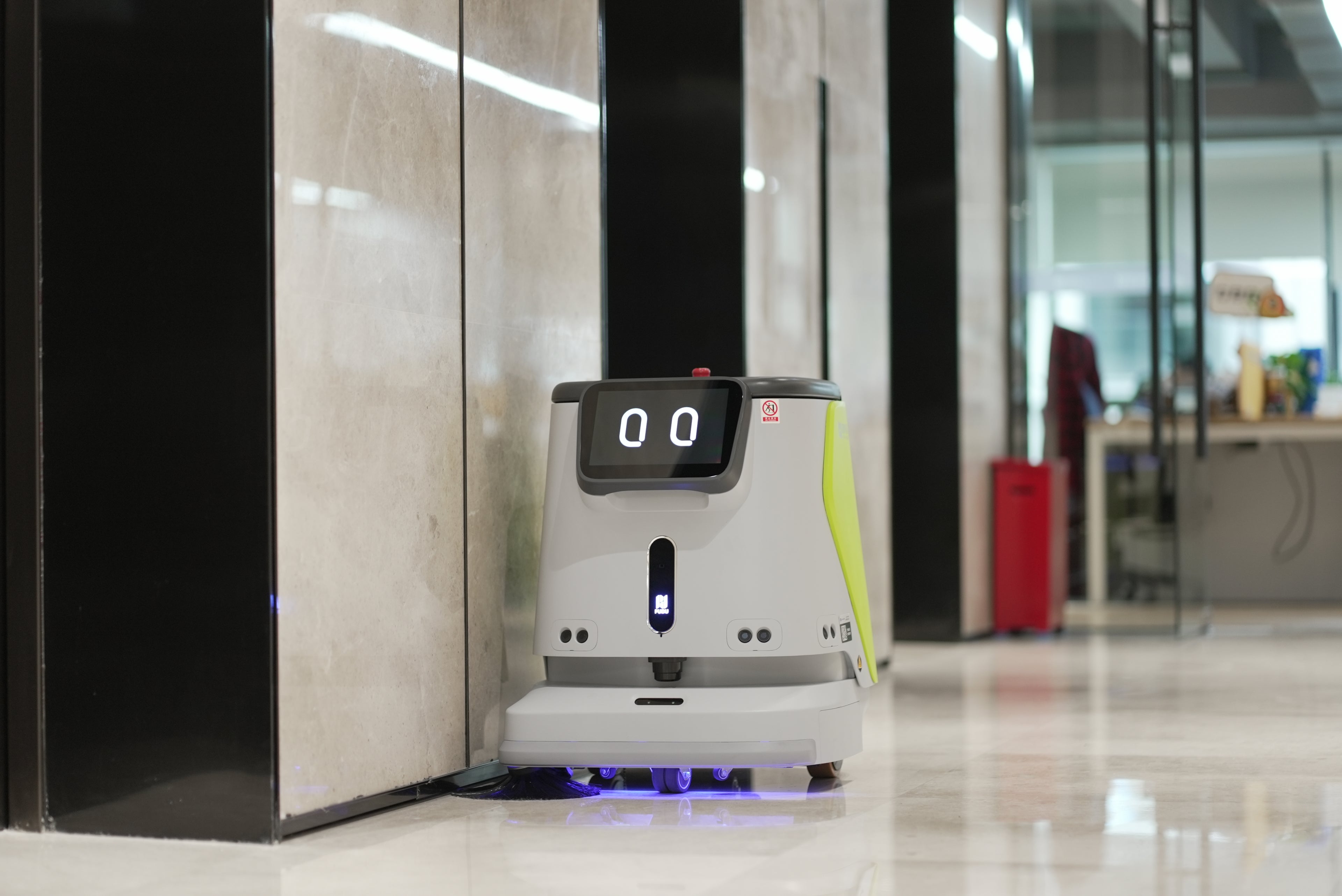 Pudu CC1 – Intelligent 4-in-1 Commercial Cleaning Robot