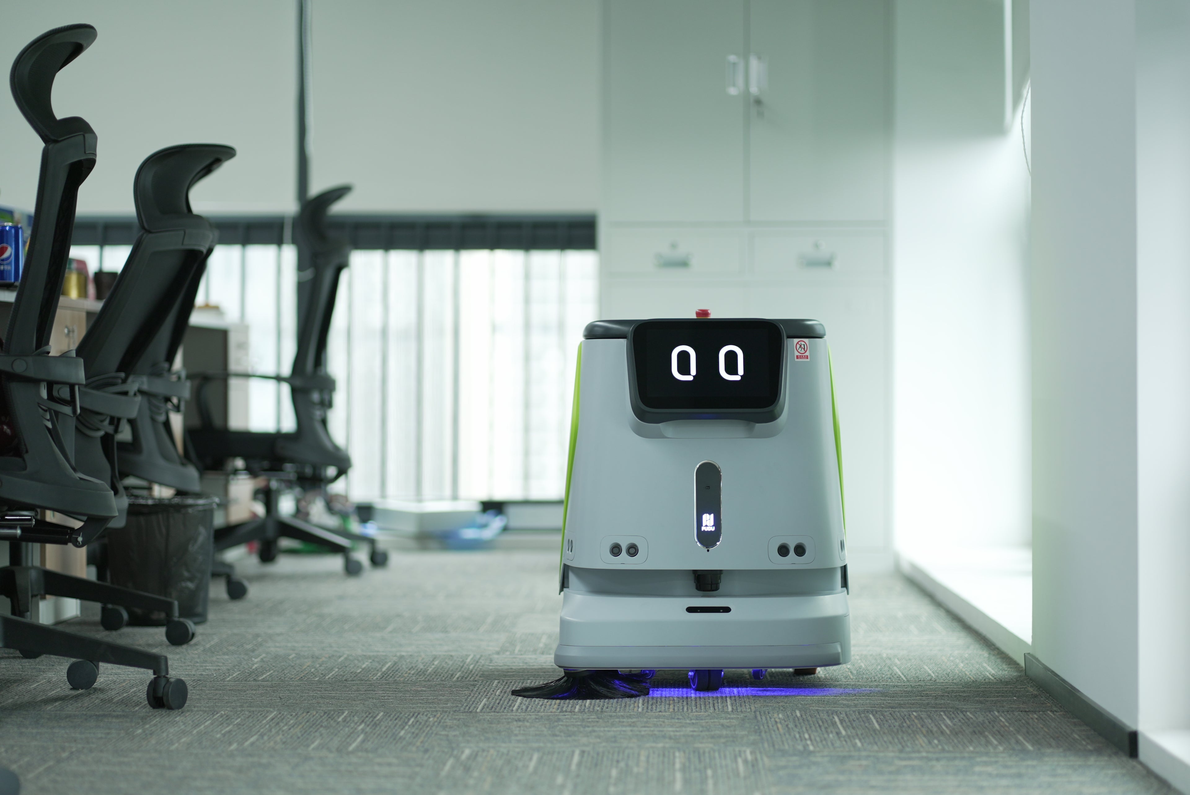 Pudu CC1 – Intelligent 4-in-1 Commercial Cleaning Robot