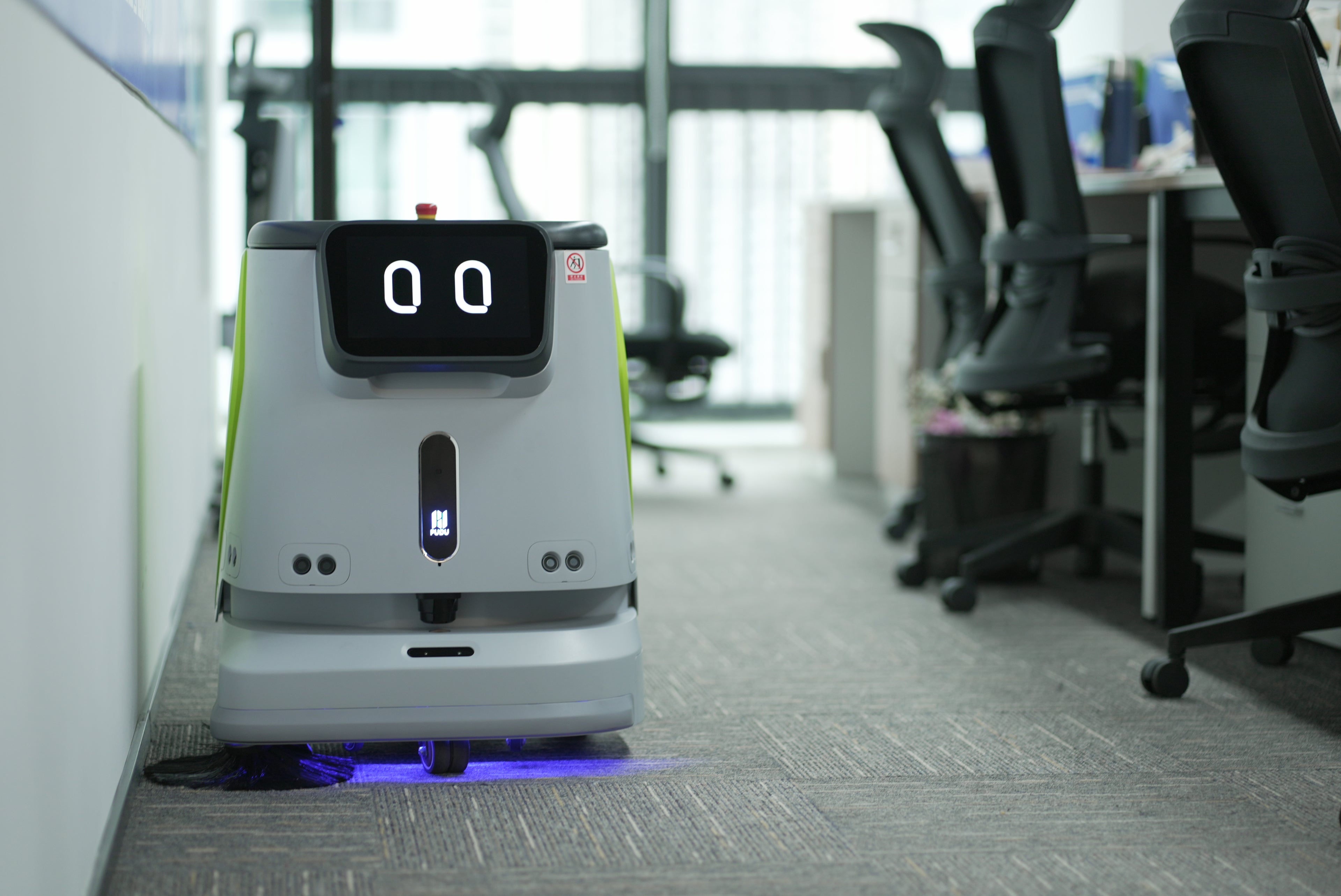 Pudu CC1 – Intelligent 4-in-1 Commercial Cleaning Robot